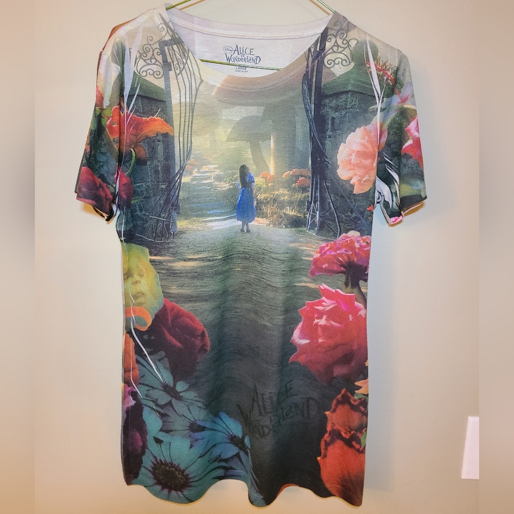 Alice in Wonderland long Tee. GUC.